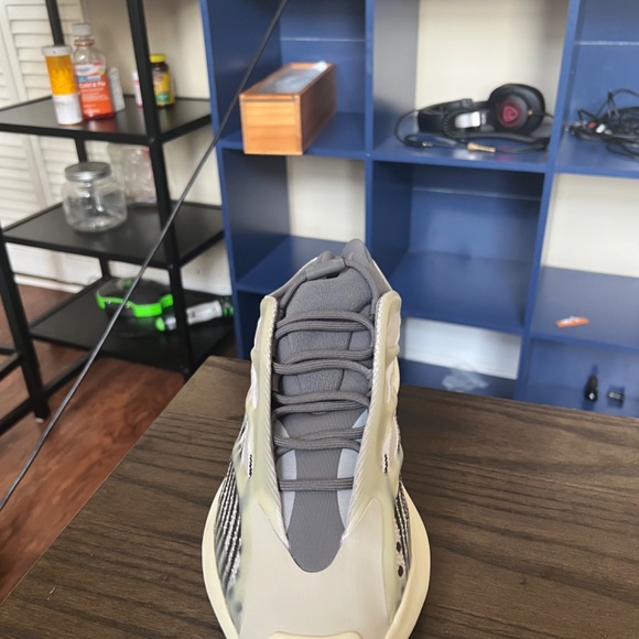 Yeezy 700 v3 Size 13 “Fade Salt” main image 8